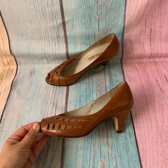 Bandolino vintage open toe pumps with small heel - Picture 6 of 12